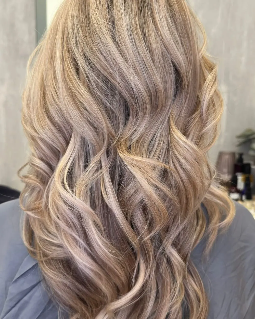 Blond mit Wellen, Arbeit aus dem Salon Comhair