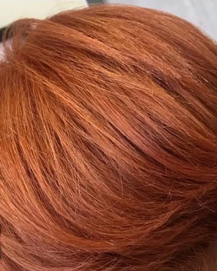 Kupferrot durchgefärbt, Arbeit aus dem Salon Comhair